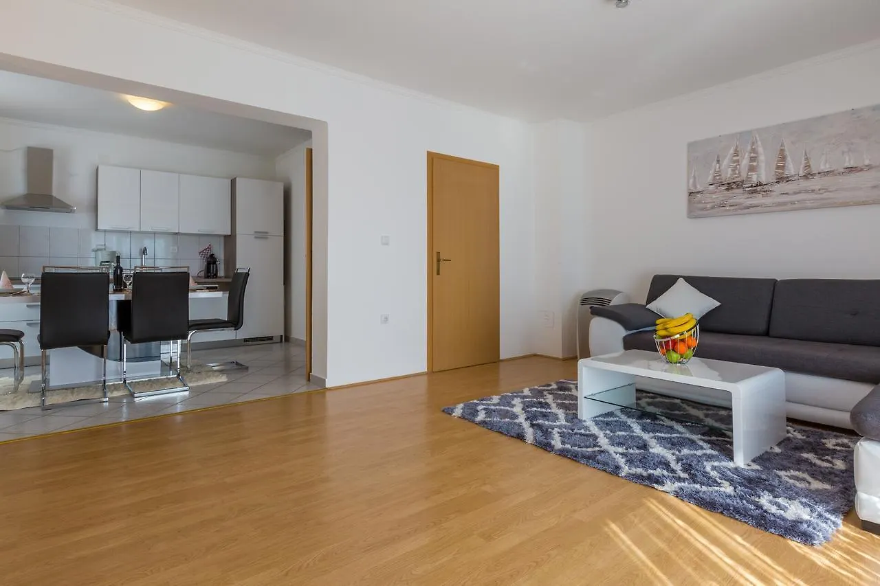 Apartments Royal Dujak Selce