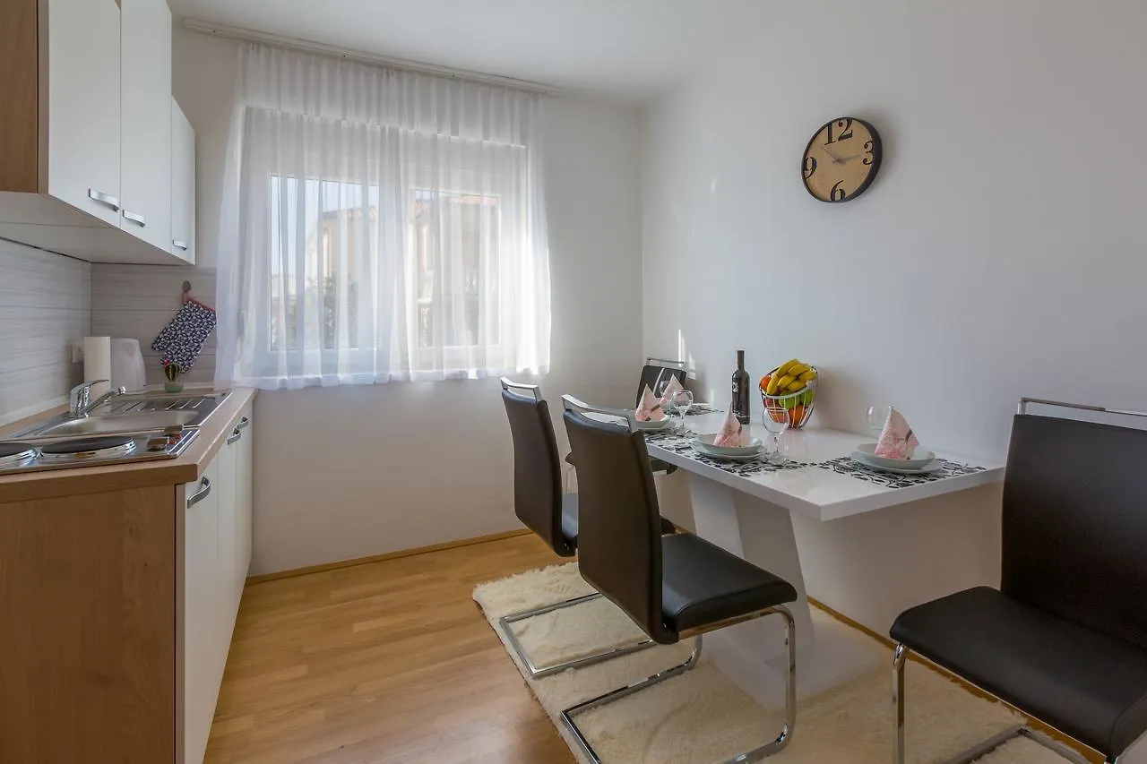 Apartments Royal Dujak Selce