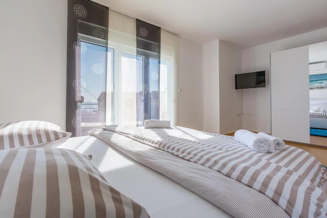 Apartments Royal Dujak Selce